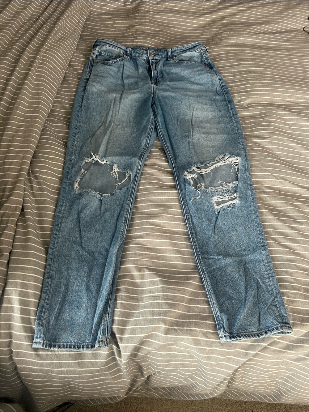 American Eagle Mom jeans, Distressed, size 14 long